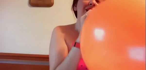  Scopiamo con questi palloncini colorati e sarà un video dai forti caratteri fetish